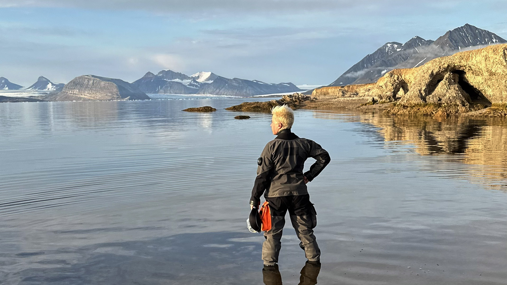 Diver using Avatar 102 AIRON Drysuit