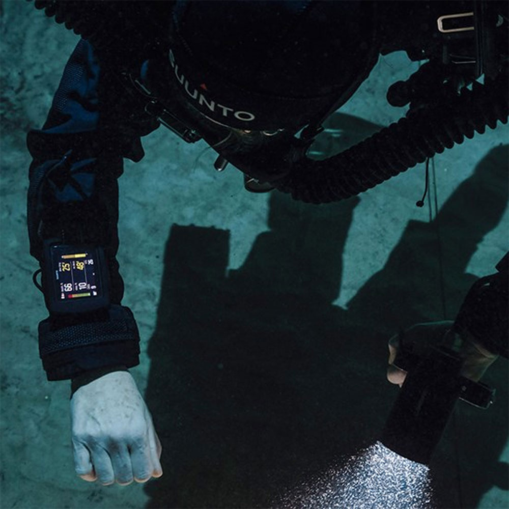 Suunto EON Steel Black Wrist Dive Computer with Tank POD - Click Image to Close